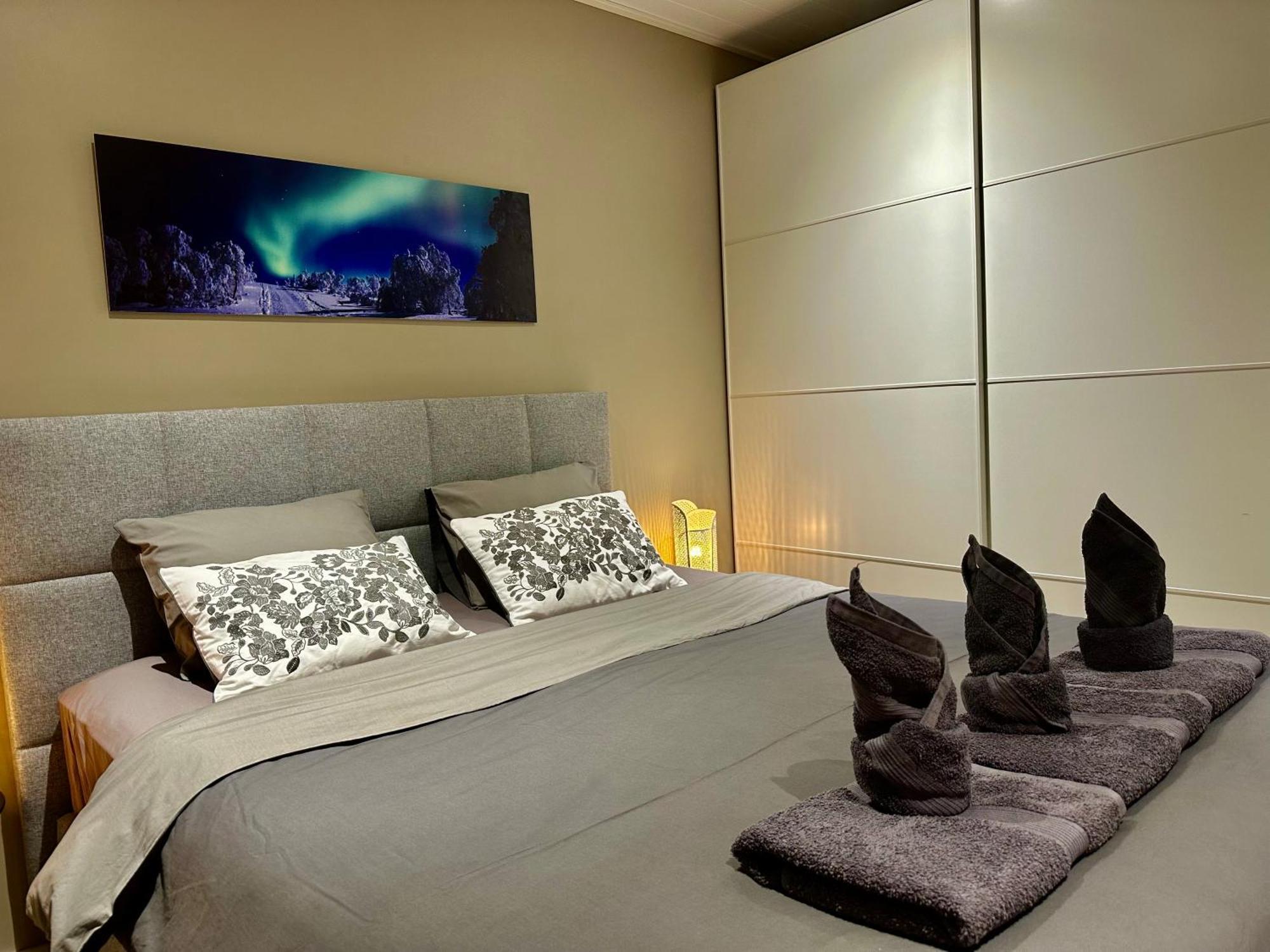 Elegant With Sauna In The Center